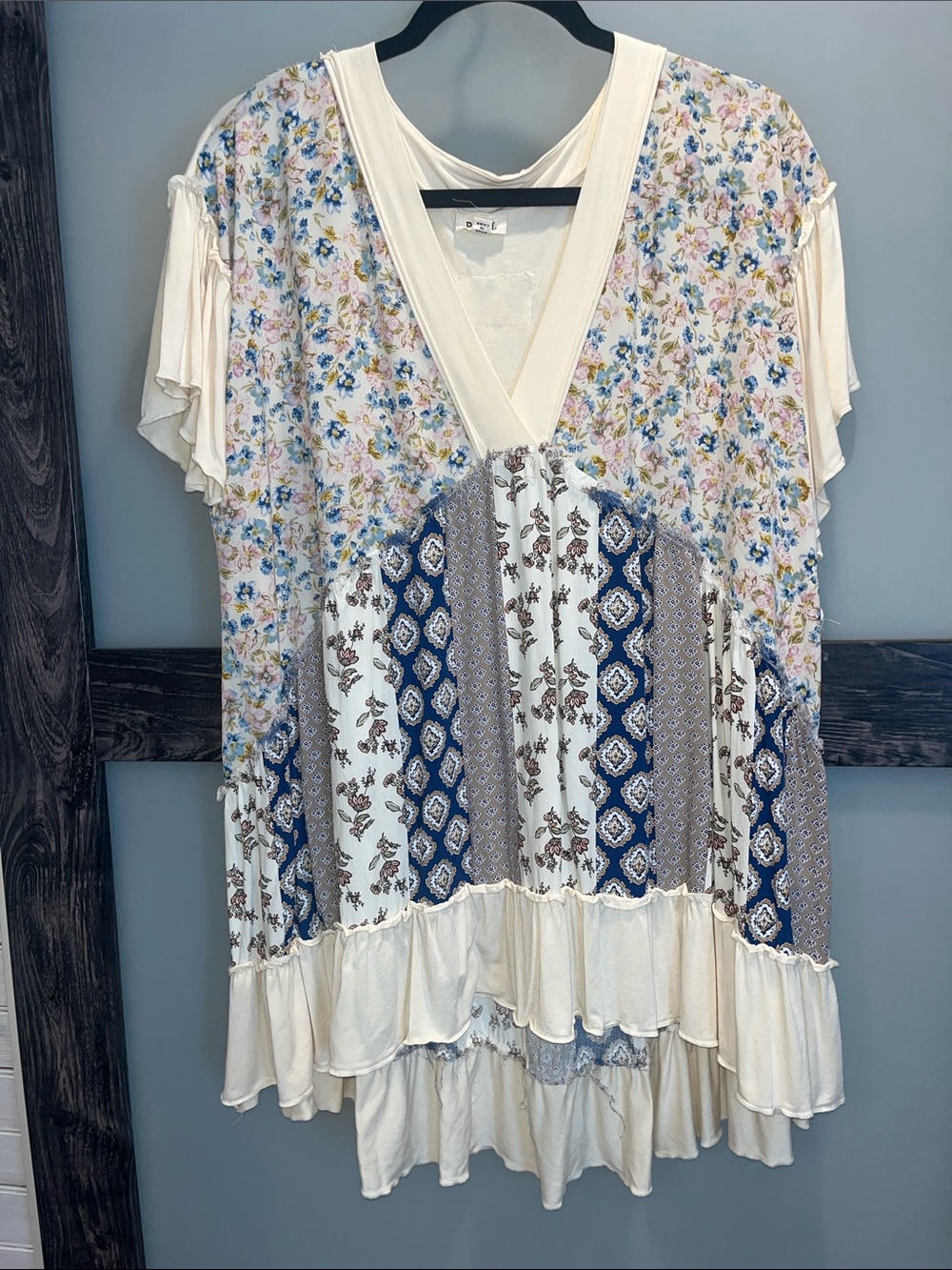 POL Mixed Floral and Patchwork V-Neck Tunic in Cream and Blue